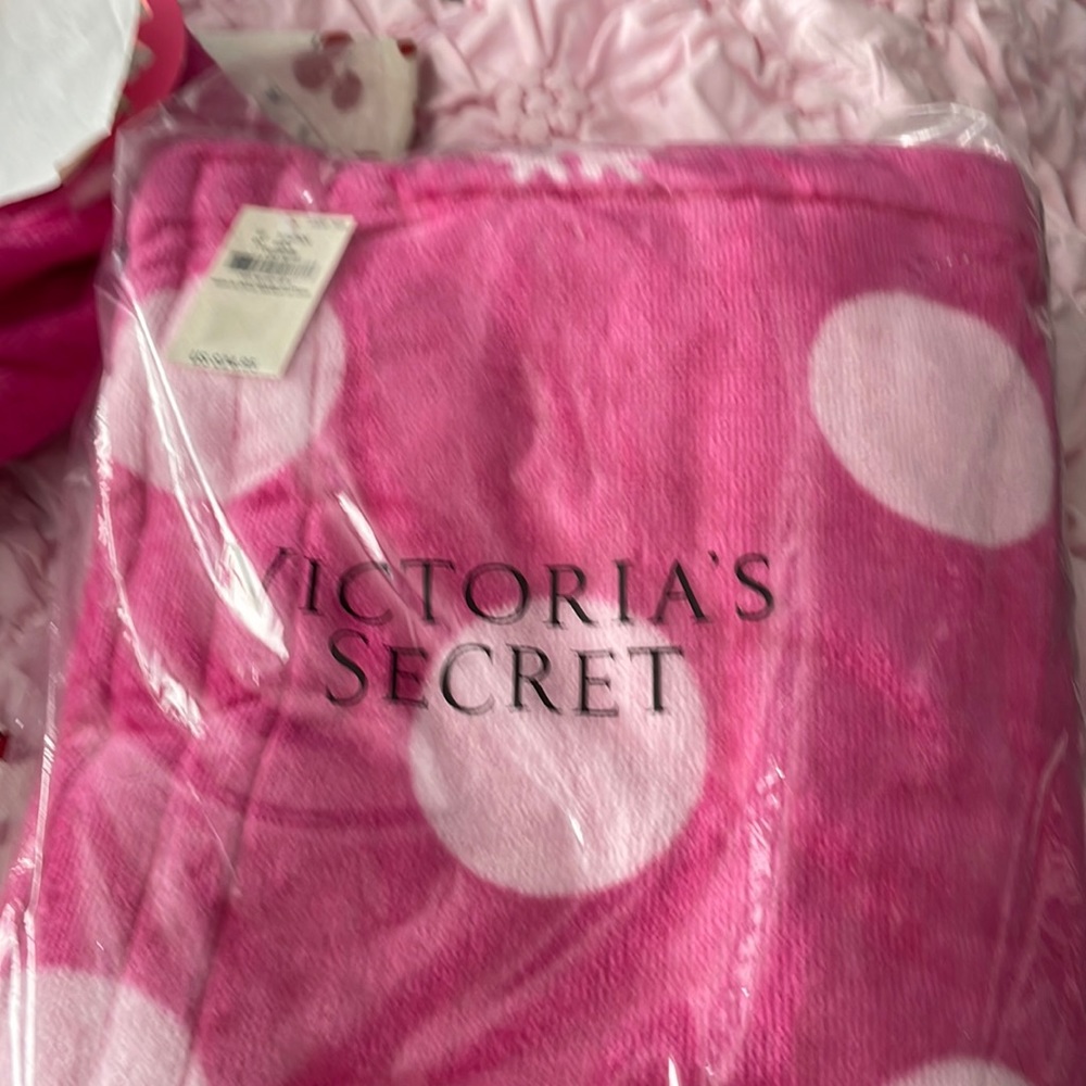 V secret bath wrap towel with Velcro closing